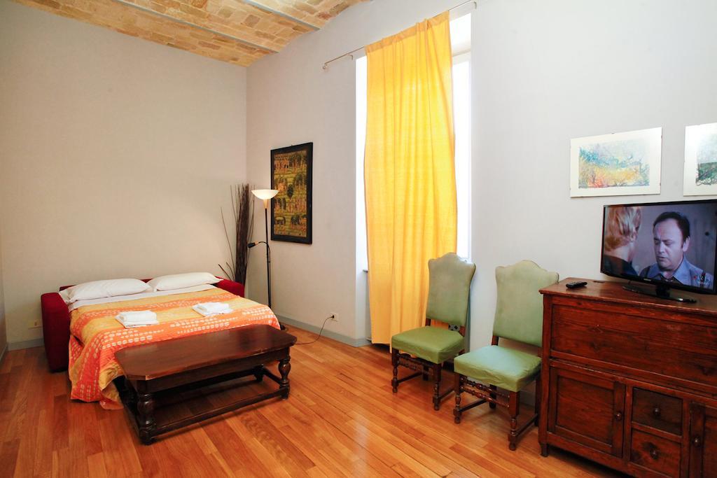 Colosseo Apartments And Rooms - Rome City Centre Экстерьер фото